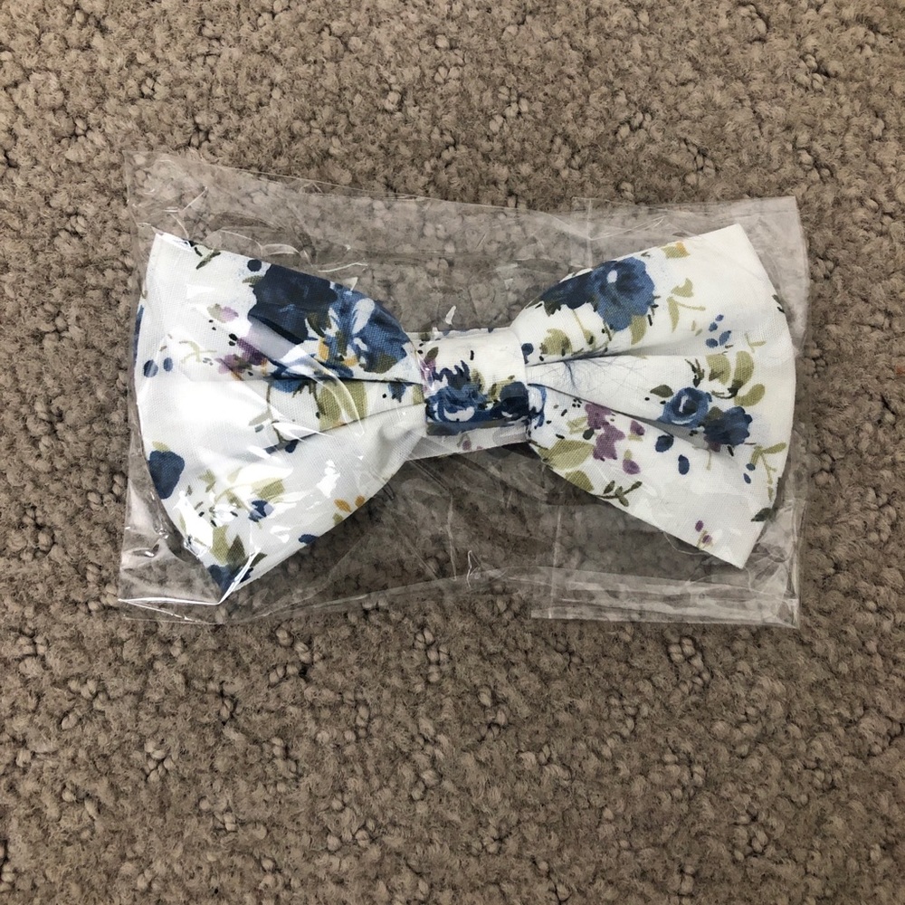 White floral bowtie